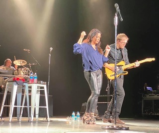 Sara Evans feet photo thumbnail