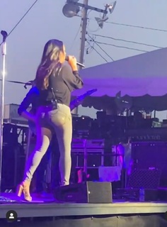 Sara Evans feet photo thumbnail