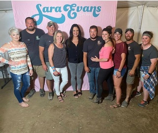 Sara Evans feet photo thumbnail