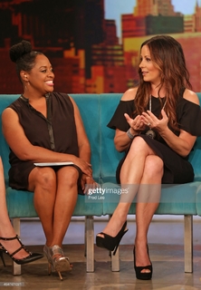 Sara Evans feet photo thumbnail