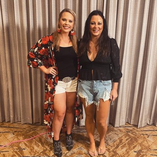 Sara Evans feet photo thumbnail