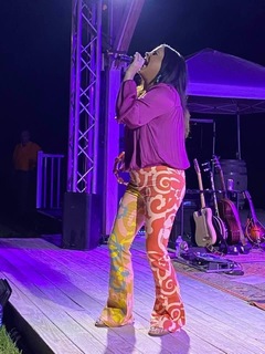 Sara Evans feet photo thumbnail