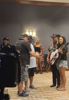 Sara Evans feet photo thumbnail