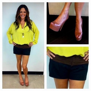 Sara Evans feet photo thumbnail