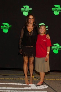 Sara Evans feet photo thumbnail