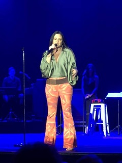 Sara Evans feet photo thumbnail
