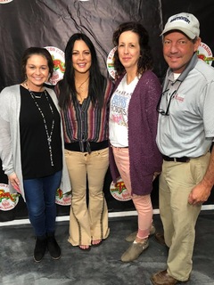Sara Evans feet photo thumbnail
