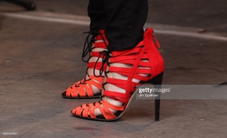 Sara Evans feet photo thumbnail