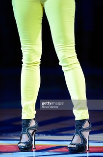 Sara Evans feet photo thumbnail