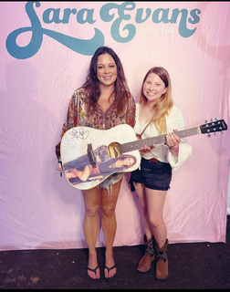 Sara Evans feet photo thumbnail