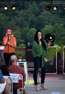 Sara Evans feet photo thumbnail