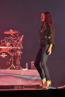 Sara Evans feet photo thumbnail
