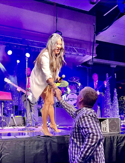 Sara Evans feet photo thumbnail