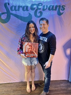 Sara Evans feet photo thumbnail