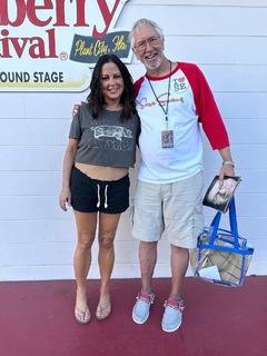 Sara Evans feet photo thumbnail