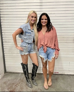 Sara Evans feet photo thumbnail