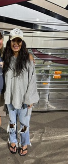 Sara Evans feet photo thumbnail
