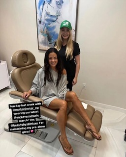 Sara Evans feet photo thumbnail
