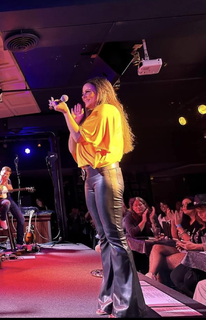 Sara Evans feet photo thumbnail