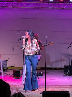 Sara Evans feet photo thumbnail