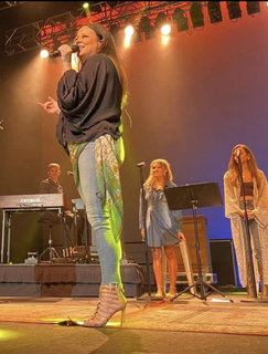 Sara Evans feet photo thumbnail