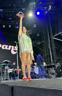 Sara Evans feet photo thumbnail