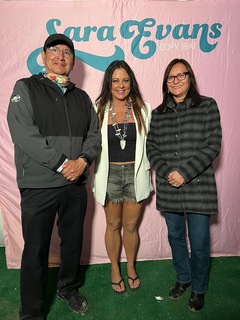 Sara Evans feet photo thumbnail