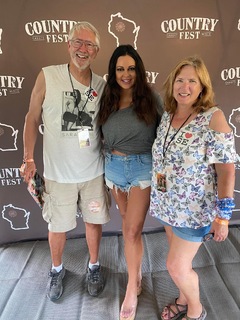 Sara Evans feet photo thumbnail