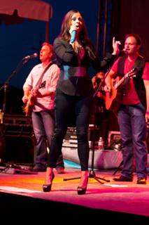 Sara Evans feet photo thumbnail