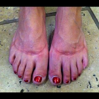 Sara Evans feet photo thumbnail
