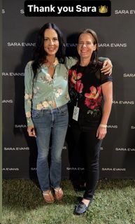 Sara Evans feet photo 3