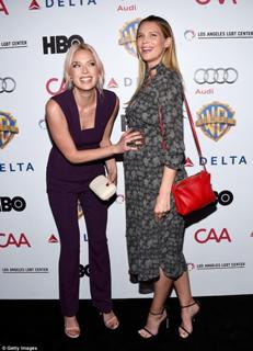 Sara Foster feet photo thumbnail
