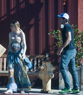Sara Foster feet photo thumbnail