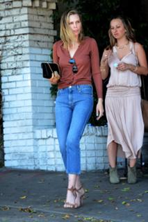 Sara Foster feet photo thumbnail