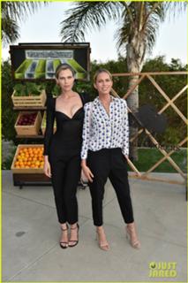 Sara Foster feet photo thumbnail