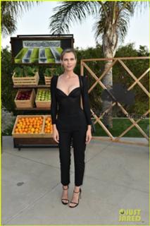 Sara Foster feet photo thumbnail