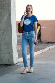 Sara Foster feet photo thumbnail