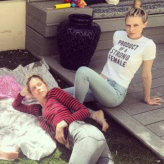 Sara Foster feet photo thumbnail