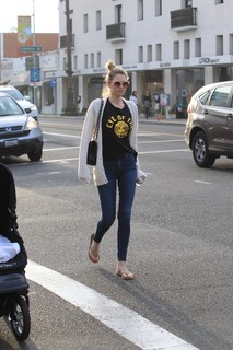 Sara Foster feet photo thumbnail