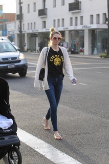 Sara Foster feet photo thumbnail