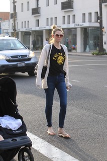 Sara Foster feet photo thumbnail