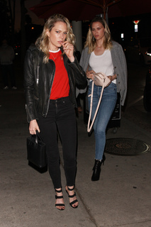 Sara Foster feet photo thumbnail