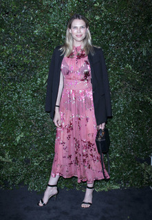 Sara Foster feet photo thumbnail