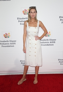 Sara Foster feet photo thumbnail