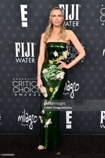Sara Foster feet photo thumbnail