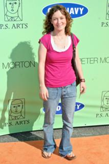 Sara Gilbert feet photo thumbnail