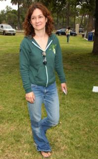 Sara Gilbert feet photo thumbnail