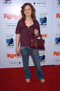 Sara Gilbert feet photo thumbnail