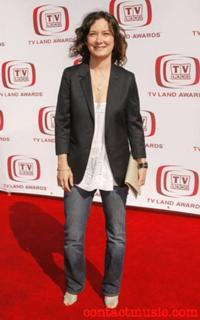 Sara Gilbert feet photo thumbnail