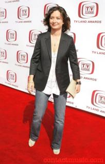 Sara Gilbert feet photo thumbnail